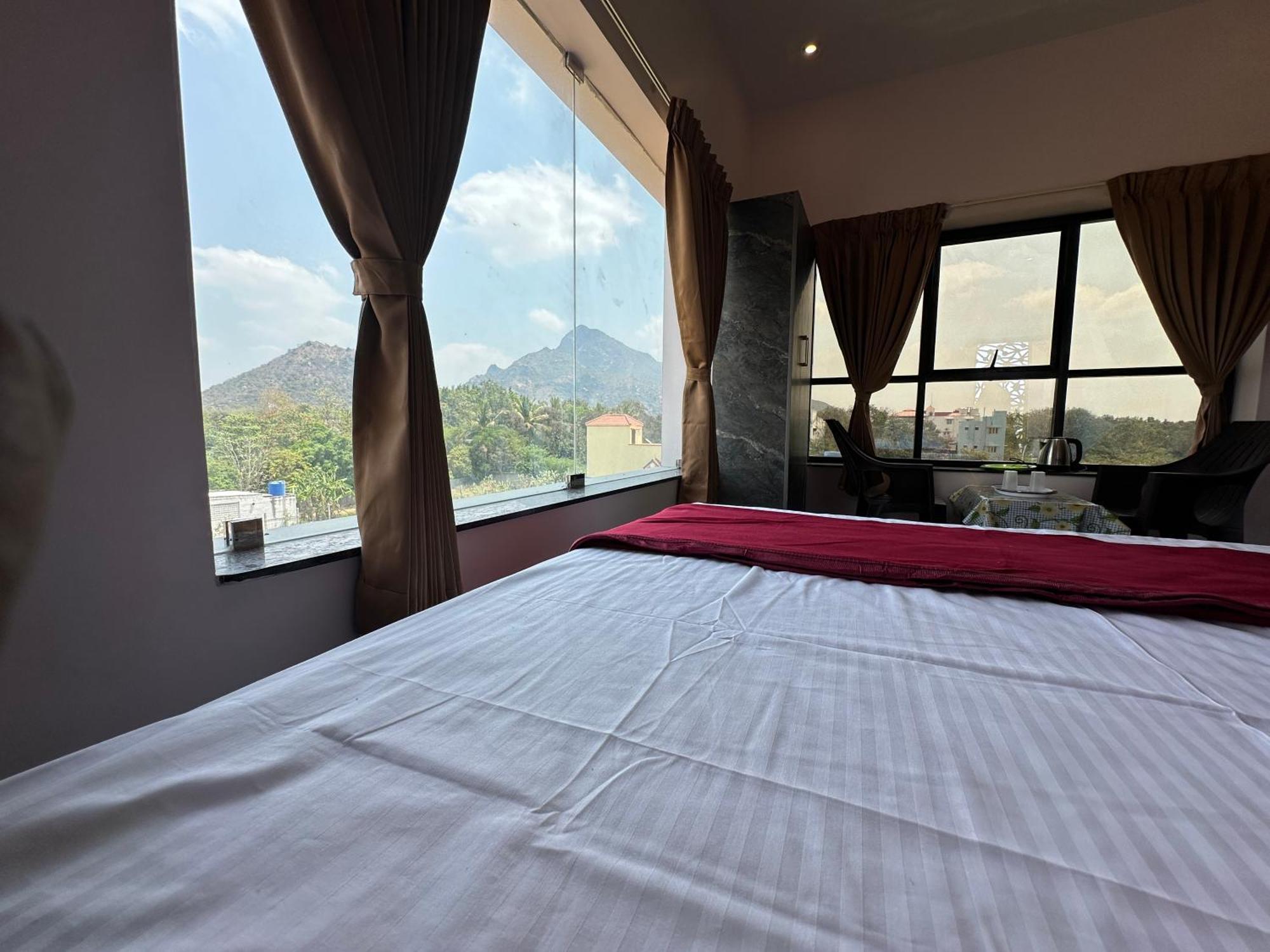 Om Lingeswaran Home Stay Tiruvannāmalai Dış mekan fotoğraf