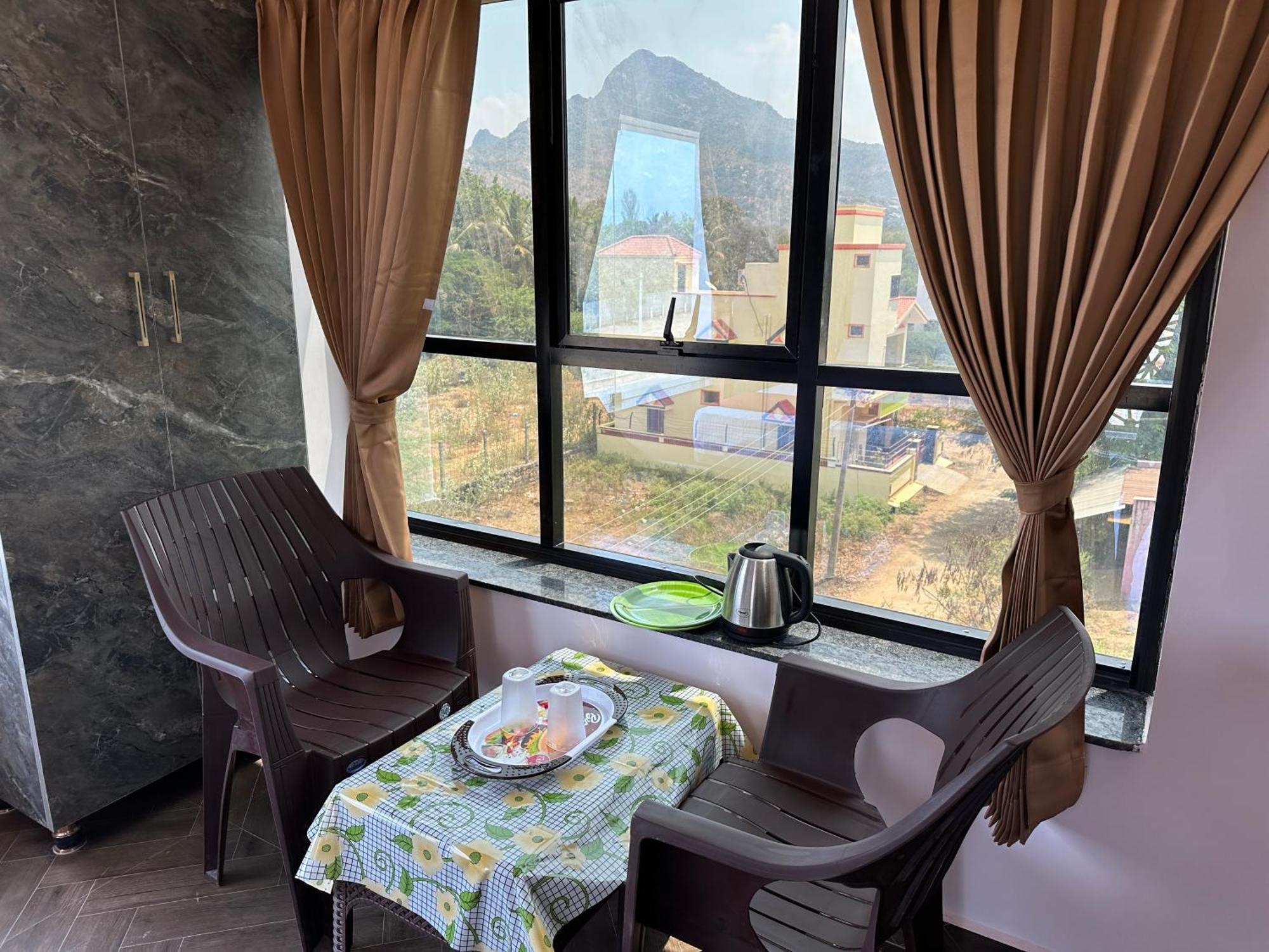 Om Lingeswaran Home Stay Tiruvannāmalai Dış mekan fotoğraf